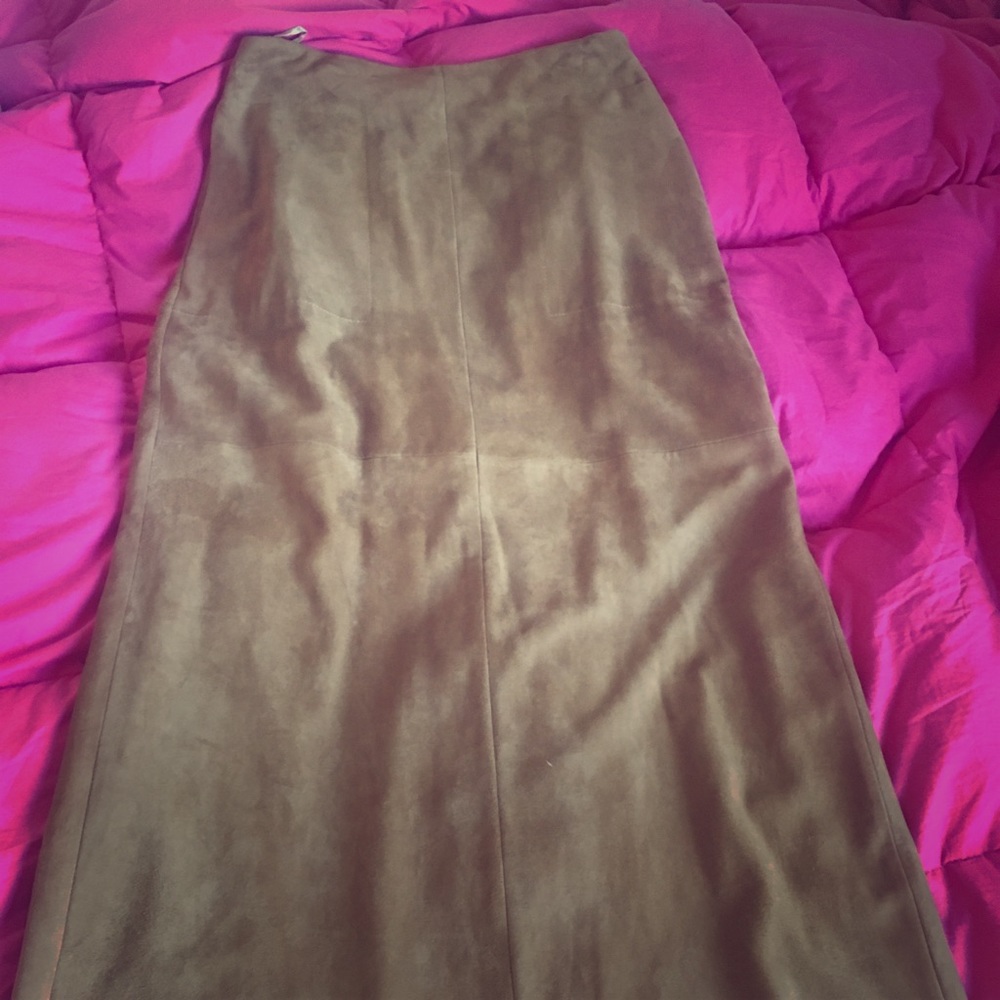 Soft leather long skirt. Natural colored.